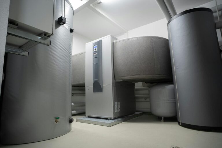 Heating the Home Efficiently (UK): The Calm Way to Feel Warm
