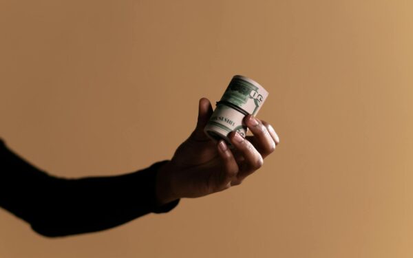 Steady Money: A Calm Guide to Budgeting, Saving and Subscriptions (UK)