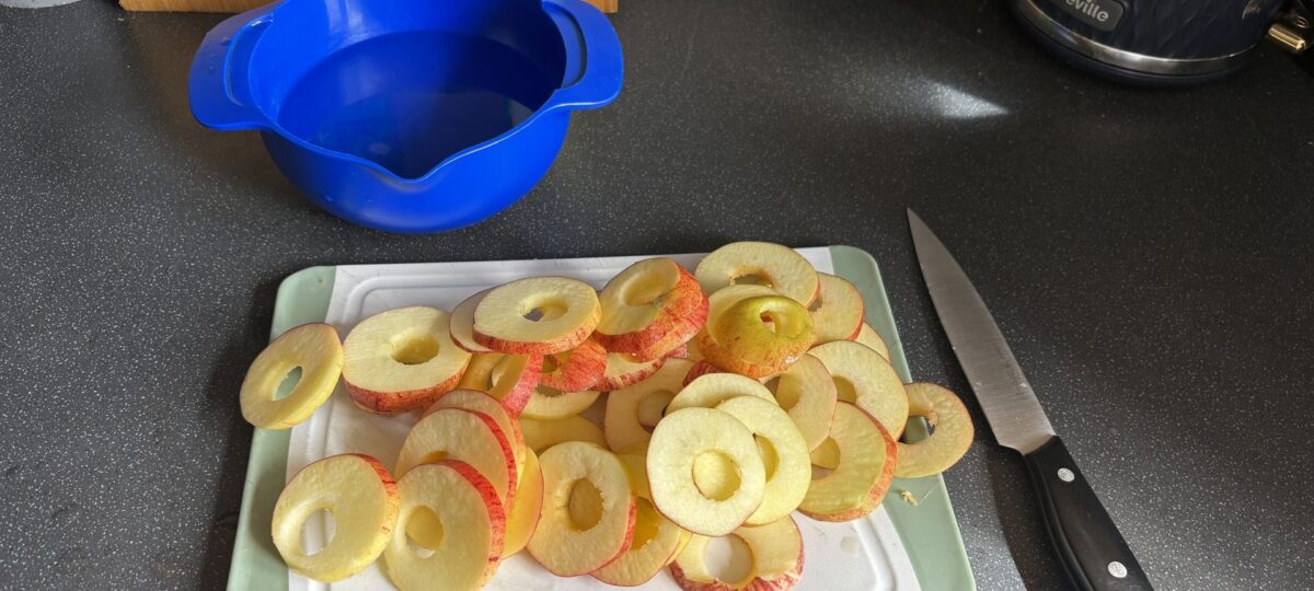 How to Dry Apples in a Dehydrator UK: Rings That Keep for a Year